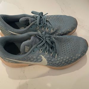 Women Nike’s sneakers, size 9